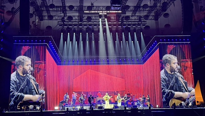 领灿Master Plus 黑灯系列为葡萄牙歌手 Miguel Araújo 出道二十周年音乐会提供舞台显示解决方案