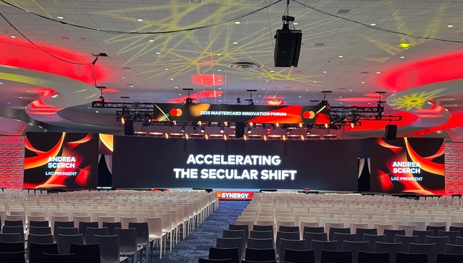 舞台租赁显示解决方案 Alpha, FC & VR 系列应用于美国迈阿密高端论坛